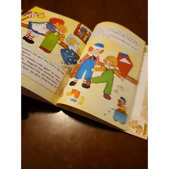 1979 Raggedy Ann and Andy 5 Birthday Parties in a Row Mary McClain Golden Book - Picture 3 of 9